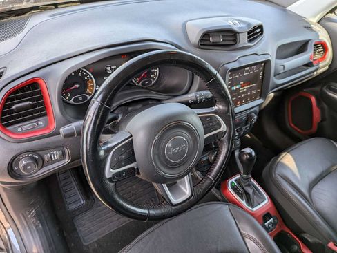 Used 2019 Jeep Renegade Trailhawk AWD/4WD image 13