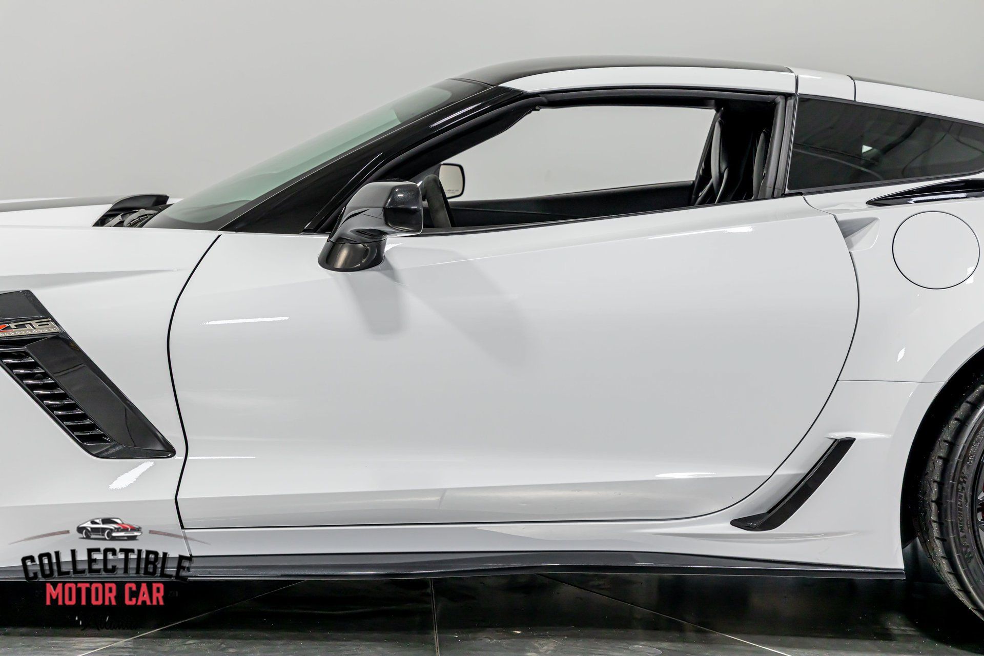 Used 2015 Chevrolet Corvette Z06 w/ 3LZ Preferred Equipment Group RWD image 41