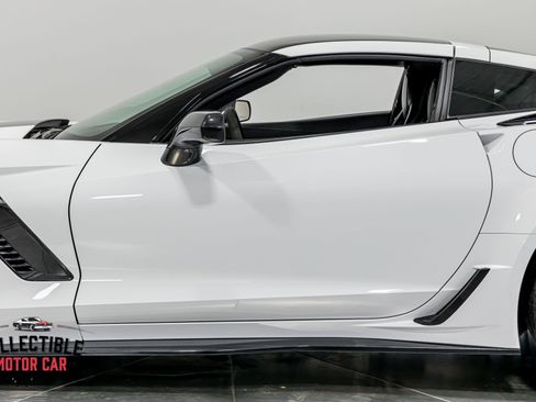 Used 2015 Chevrolet Corvette Z06 w/ 3LZ Preferred Equipment Group RWD image 41