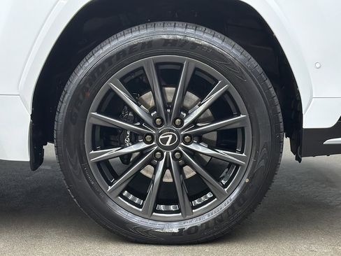 Used 2025 Lexus LX 700h F Sport image 8