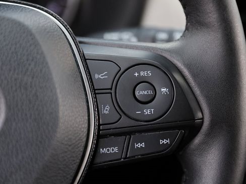 Used 2021 Toyota RAV4 XLE Premium image 25