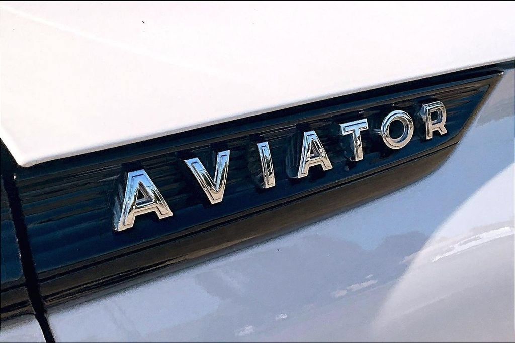 Used 2022 Lincoln Aviator Reserve w/ Equipment Group 201A AWD/4WD image 11