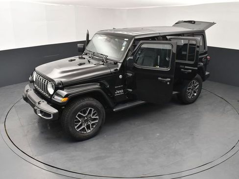 Used 2024 Jeep Wrangler Unlimited Sahara w/ Technology Group AWD/4WD image 26