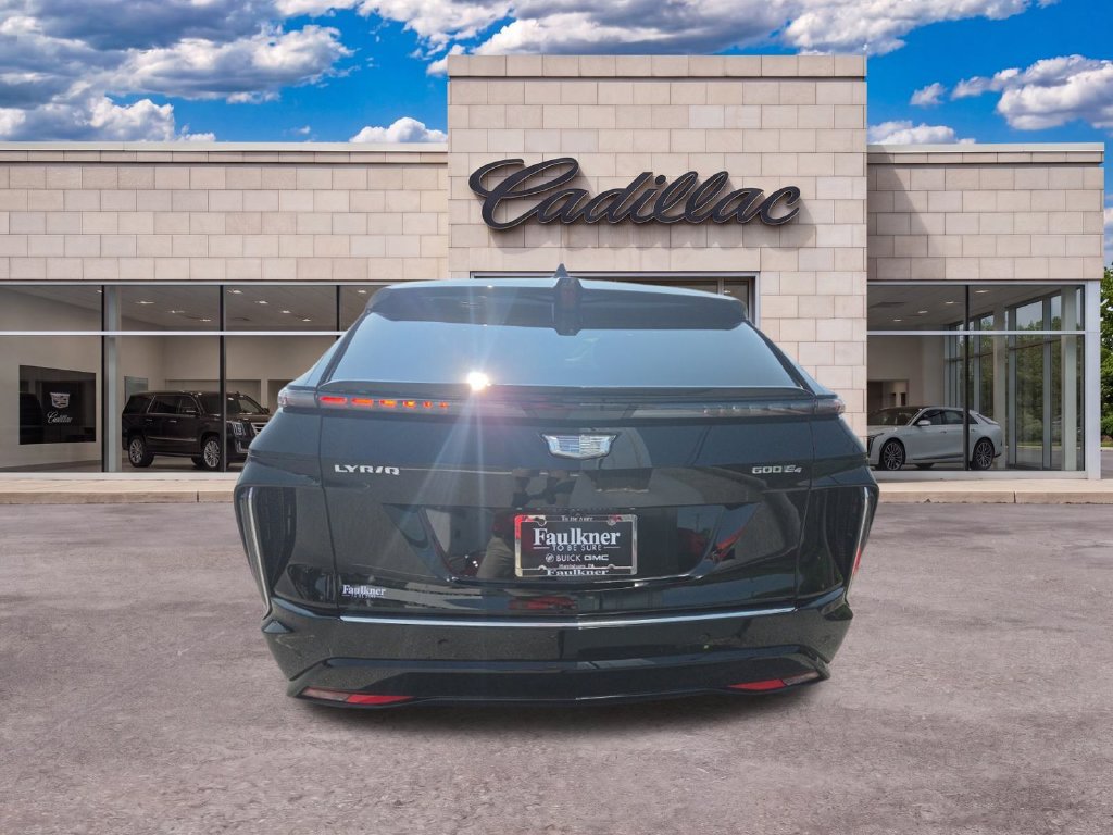 Used 2024 Cadillac Lyriq Luxury AWD/4WD image 7