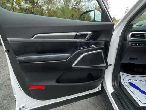 Used 2022 Kia Telluride S image 16