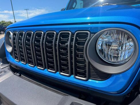 Used 2025 Jeep Wrangler Unlimited Sport AWD/4WD image 9