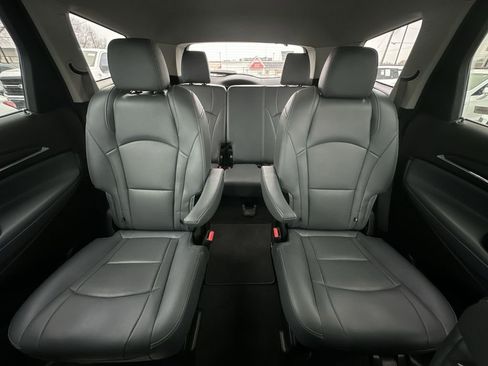 Used 2021 Buick Enclave Essence image 21