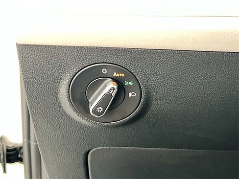 New 2025 Volkswagen Taos SE image 10