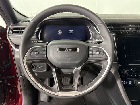 Used 2023 Jeep Grand Cherokee Altitude AWD/4WD image 11
