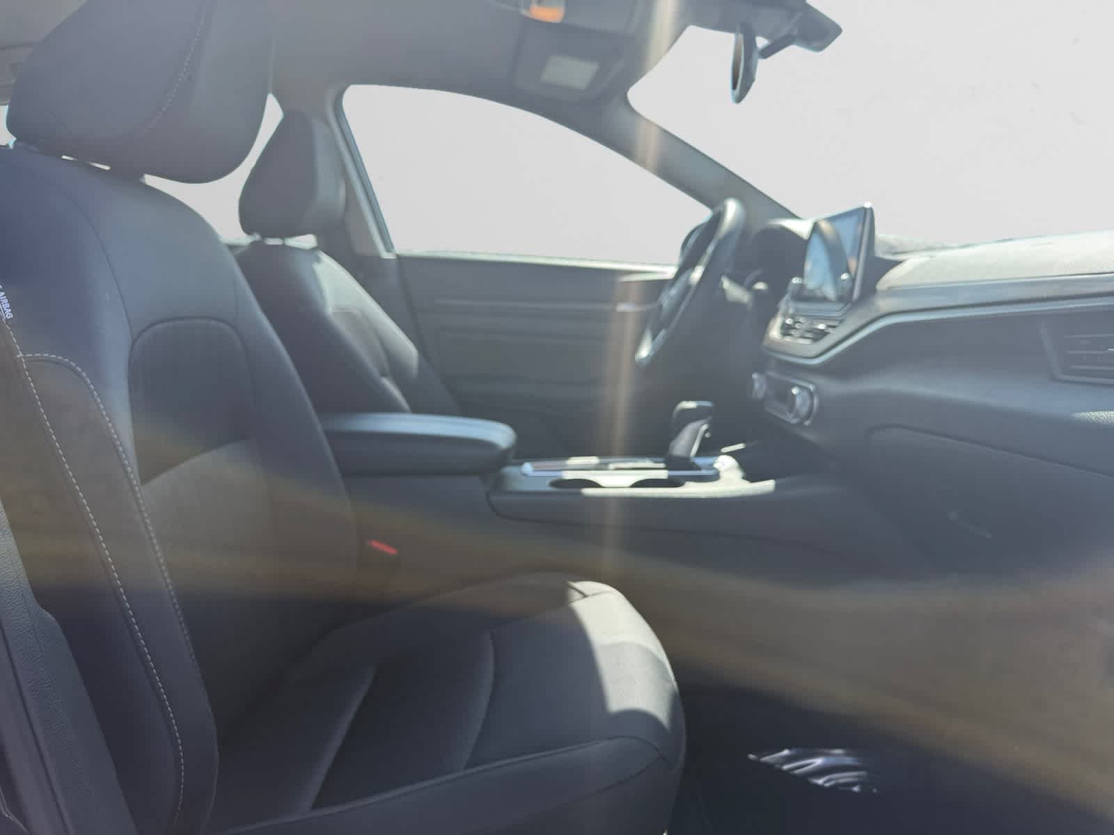 Used 2025 Nissan Altima 2.5 SV FWD image 7