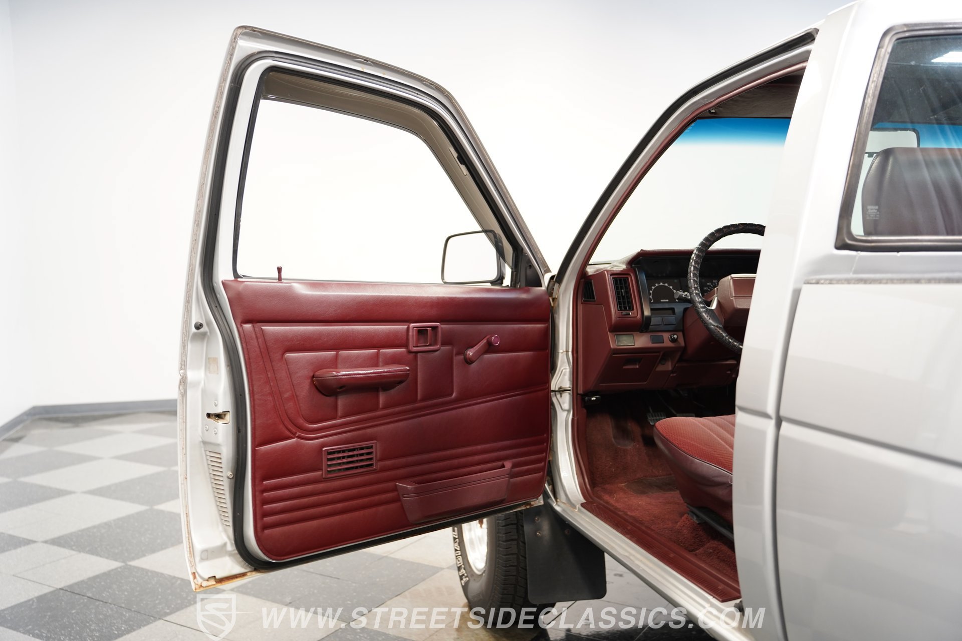 Used 1990 Nissan Pickup 4x4 Regular Cab image 37