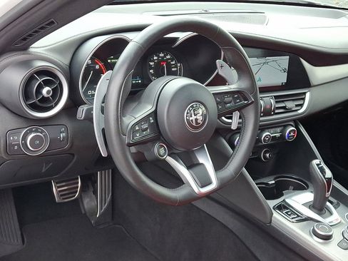 Used 2023 Alfa Romeo Giulia Veloce image 25