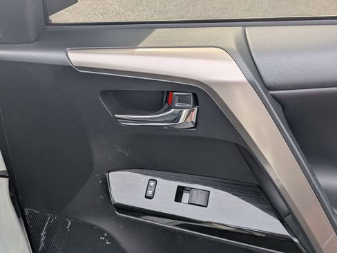 Used 2018 Toyota RAV4 Limited image 36