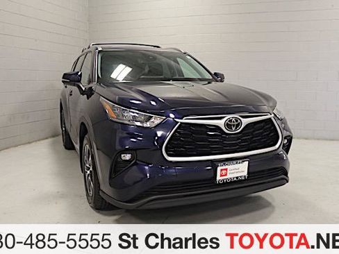 Certified 2020 Toyota Highlander XLE AWD/4WD image 1
