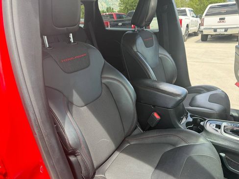 Used 2018 Jeep Cherokee Trailhawk w/ Comfort/Convenience Group AWD/4WD image 25