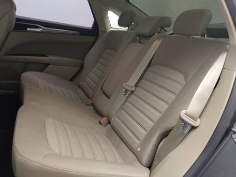 Used 2019 Ford Fusion SE image 18