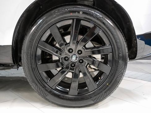 Used 2023 Land Rover Range Rover SE image 12