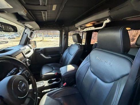 Used 2017 Jeep Wrangler Unlimited Sahara w/ Max Tow Package image 13