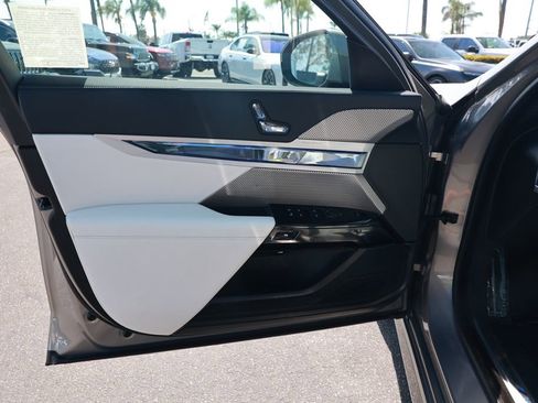 Used 2023 BMW 740i w/ Luxury Rear Seating Package RWD image 16