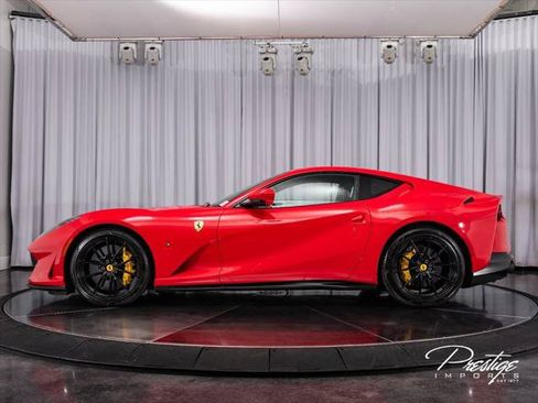 Used 2020 Ferrari 812 Superfast RWD image 8