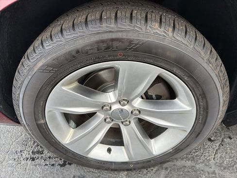 Used 2017 Dodge Challenger SXT image 30