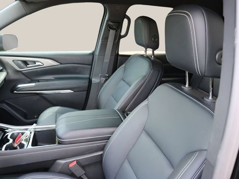 Used 2026 Chevrolet Traverse LT w/ Driver Confidence Package FWD image 12