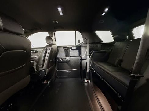 Used 2022 Chevrolet Traverse RS FWD image 9