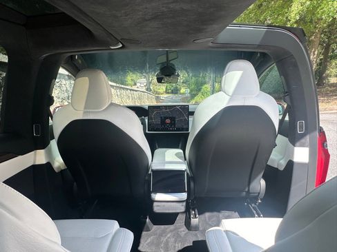 Used 2022 Tesla Model X image 64