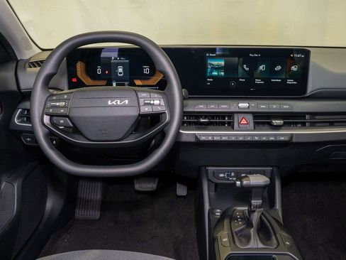 New 2025 Kia K4 LXS image 7