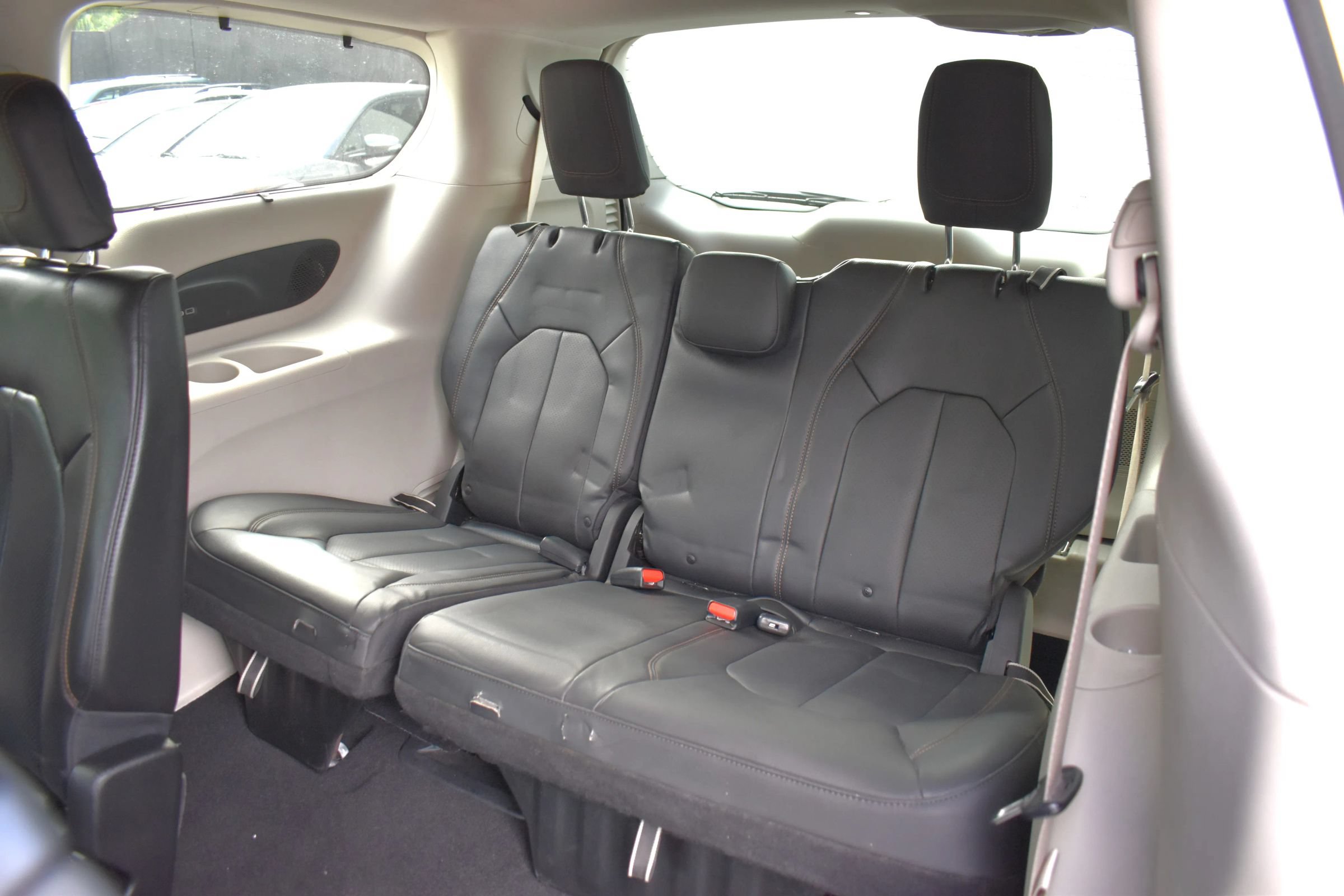 Used 2020 Chrysler Pacifica Touring-L Plus w/ Tire & Wheel Group FWD image 34