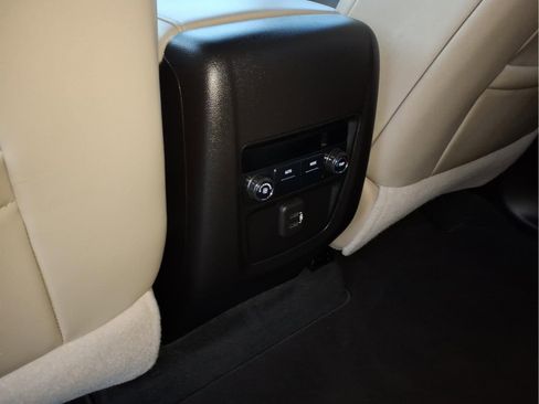 Used 2021 Buick Enclave Essence image 12