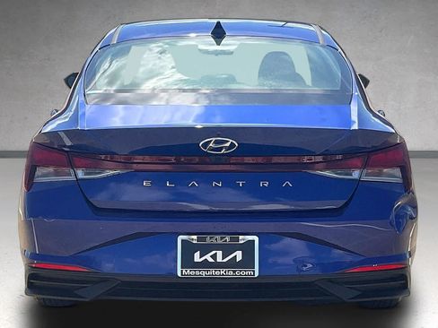 Used 2022 Hyundai Elantra SEL w/ Preferred Accessory Package FWD image 5