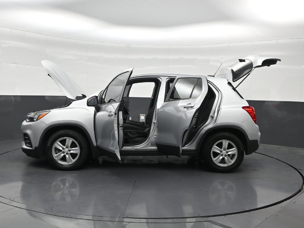 Used 2020 Chevrolet Trax LS FWD image 33