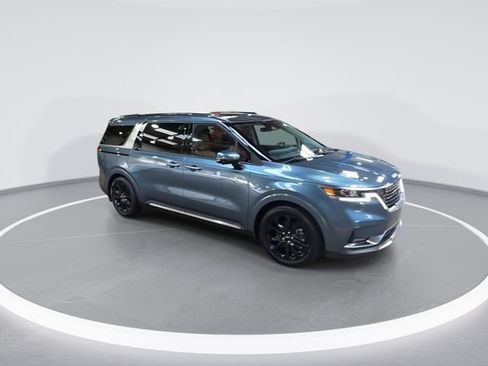 Used 2023 Kia Carnival SX Prestige FWD image 2