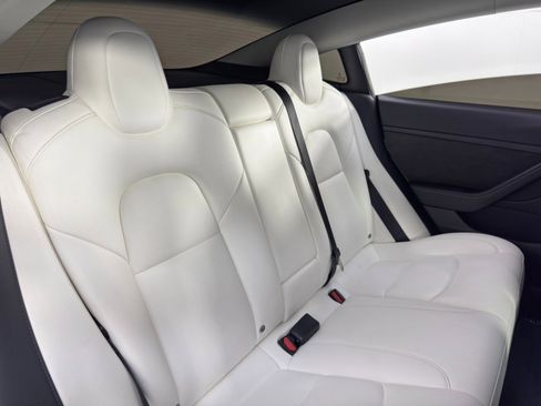 Used 2022 Tesla Model 3 image 39