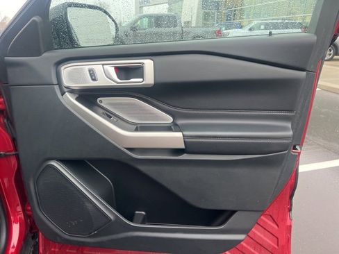 Used 2023 Ford Explorer Limited w/ Limited Technology Package image 10