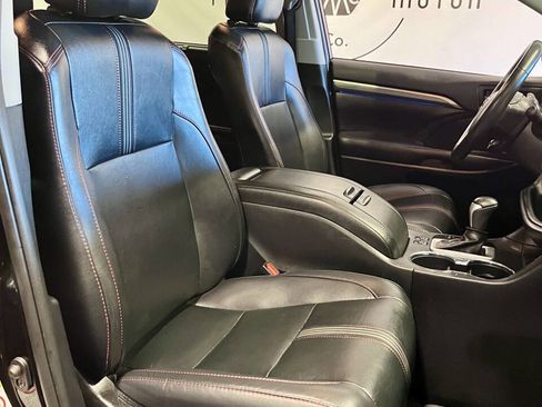 Used 2019 Toyota Highlander SE AWD/4WD image 22