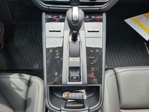 New 2026 Porsche Macan image 34