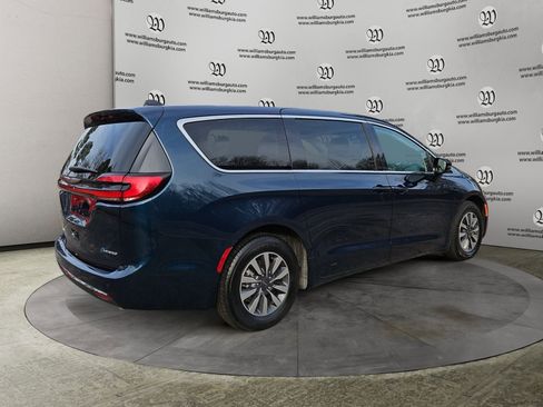 Used 2024 Chrysler Pacifica Limited FWD image 5
