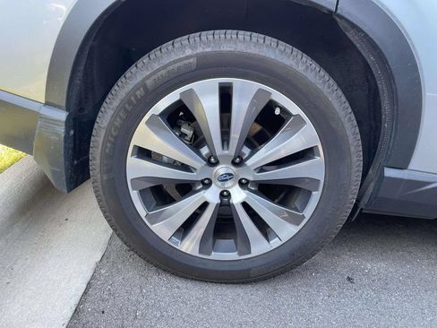 Used 2022 Subaru Ascent Touring AWD/4WD image 5
