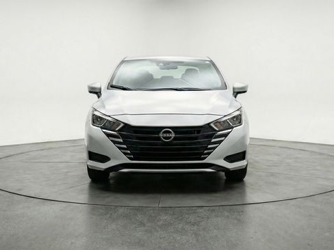 Used 2025 Nissan Versa SV image 2