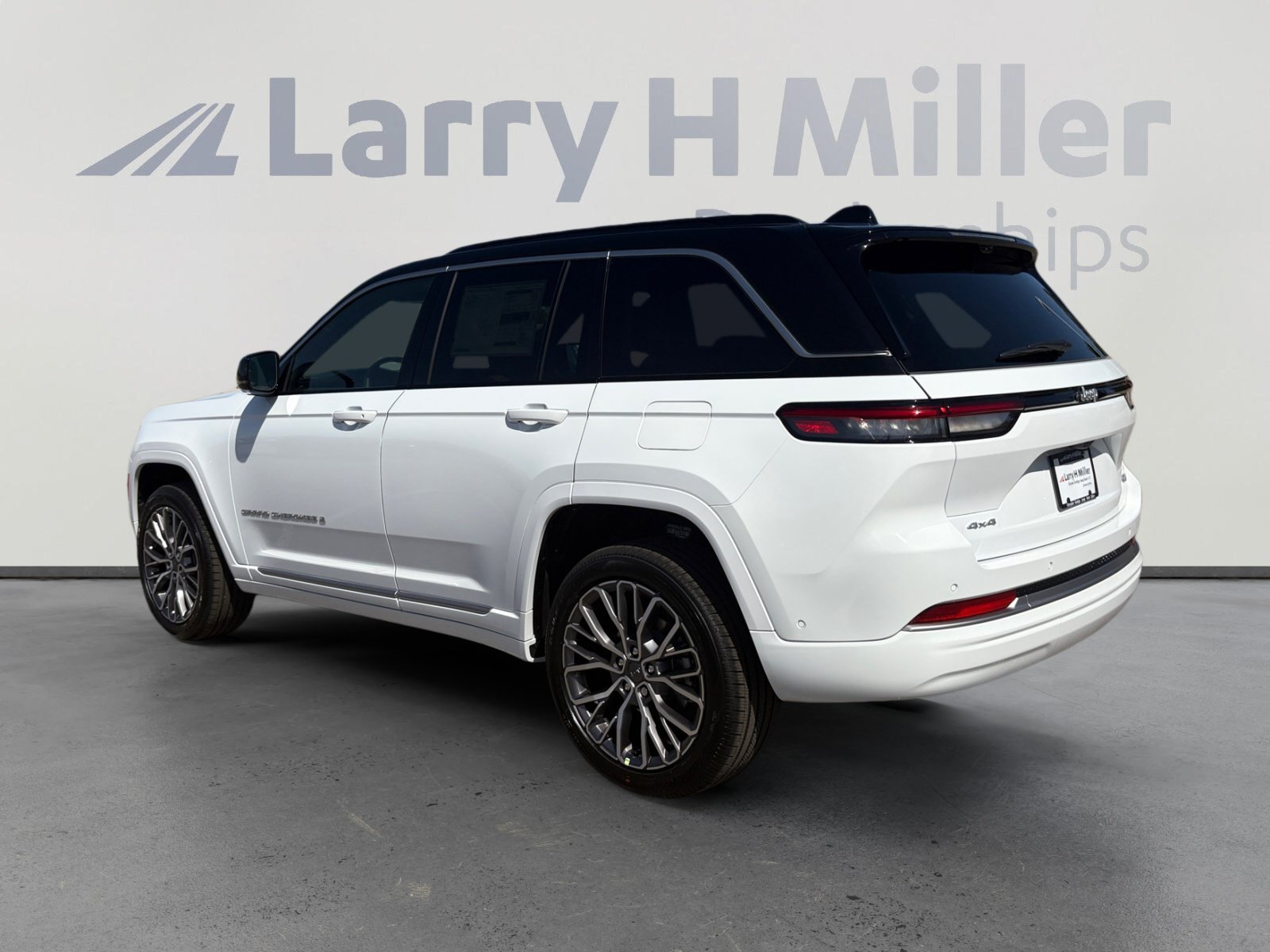 New 2026 Jeep Grand Cherokee Summit AWD/4WD image 4