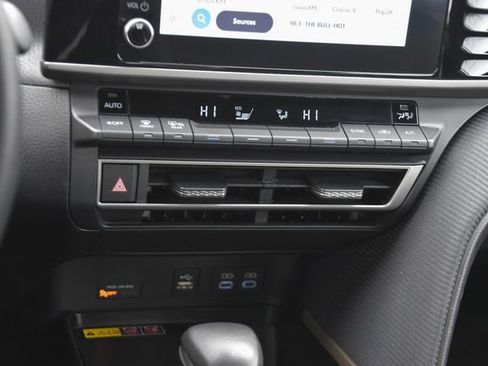 Used 2025 Toyota Camry SE image 34