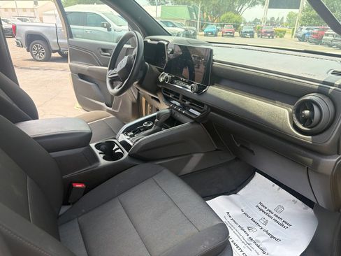 Used 2023 Chevrolet Colorado Trail Boss w/ Technology Package AWD/4WD image 27