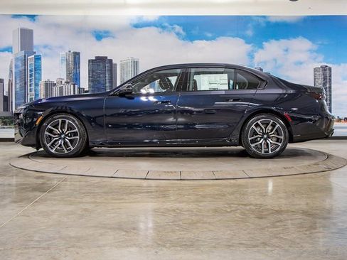 Used 2025 BMW 760i xDrive w/ Executive Package image 6