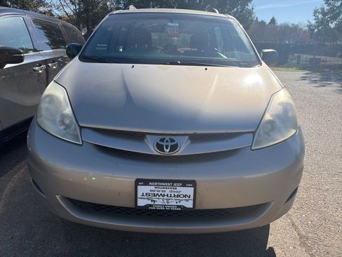 Used 2010 Toyota Sienna CE image 2