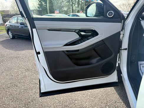 Used 2021 Land Rover Range Rover Evoque SE image 12