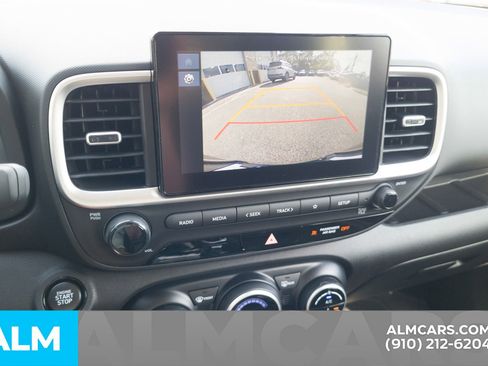 Used 2025 Hyundai Venue SEL image 24