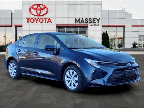 Used 2024 Toyota Corolla LE image 2