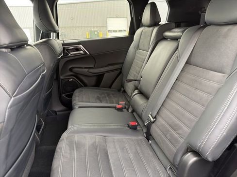 Used 2025 Mitsubishi Outlander SE image 33